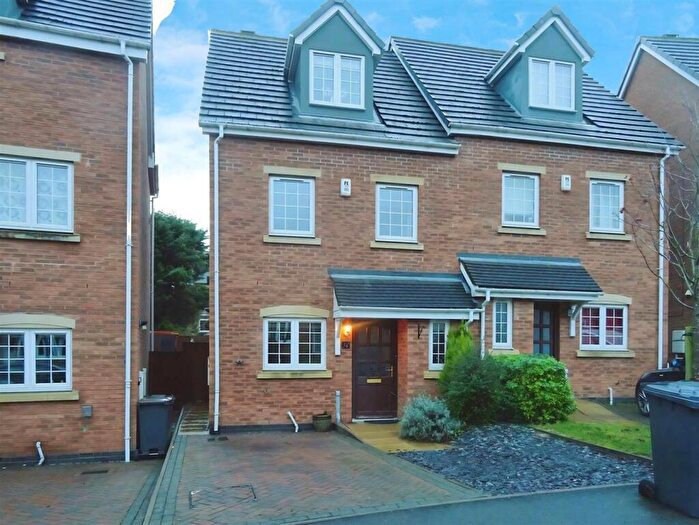 3 Bedroom Town House To Rent In St. Matthews Close, Nuneaton, CV10