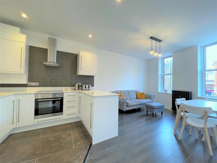 3 Bedroom Flat To Rent In East Street, Bromley, BR1
