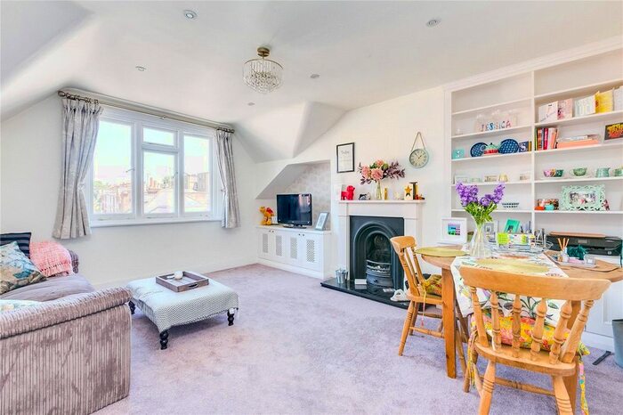 2 Bedroom Flat To Rent In Onslow Road, Richmond, TW10