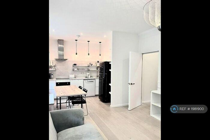 2 Bedroom Flat To Rent In Gifford Street, London, N1