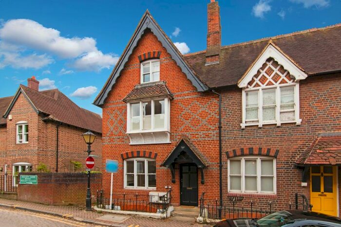 2 Bedroom Apartment To Rent In Kelsey Square, Beckenham, BR3