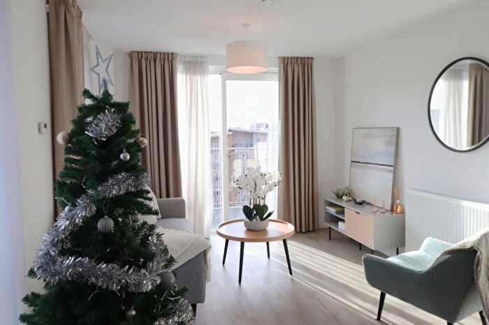 1 Bedroom Apartment To Rent In Chalk, M5