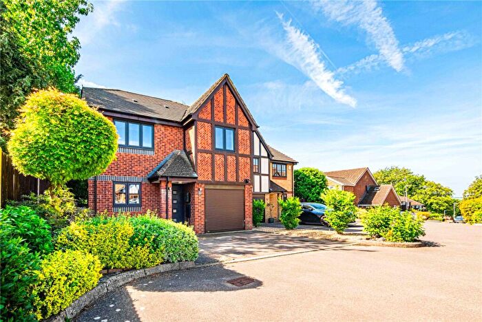 4 Bedroom Detached House For Sale In Walnut Grove, Hemel Hempstead, Hertfordshire, HP2