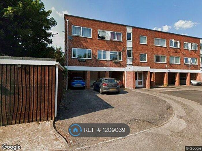 3 Bedroom Flat To Rent In Cavendish Close, Taplow, Maidenhead, SL6