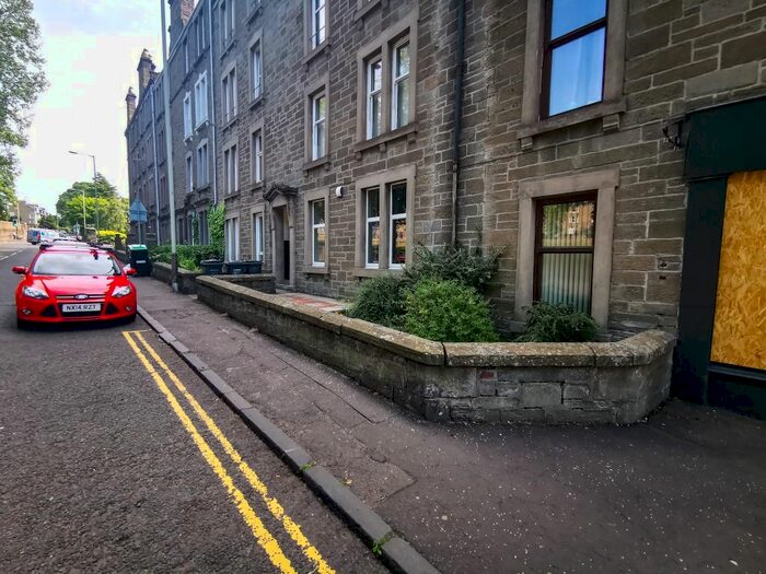 2 Bedroom Flat To Rent In Pitkerro Road, Stobswell, Dundee, DD4