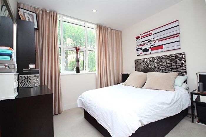 1 Bedroom Flat To Rent In Bromyard House, Bromyard Avenue, W3