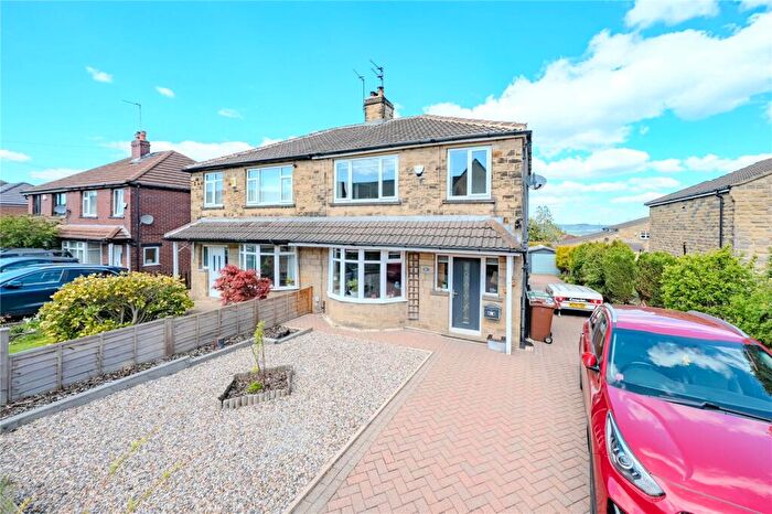 3 Bedroom Semi Detached House For Sale In Cemetery Road, Pudsey, West Yorkshire, LS28