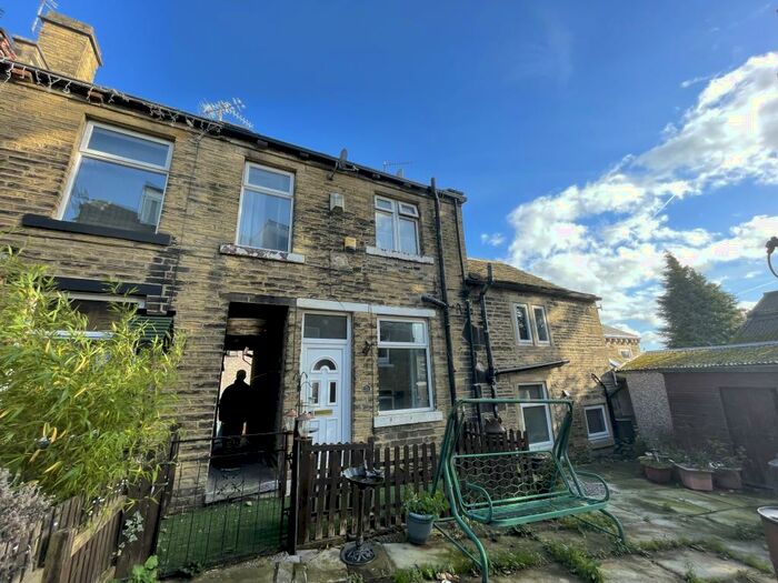 2 Bedroom House To Rent In Louisa Street, Bradford, BD10