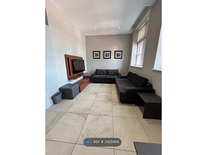 2 Bedroom Flat To Rent In Trafalgar House, Leeds, LS1