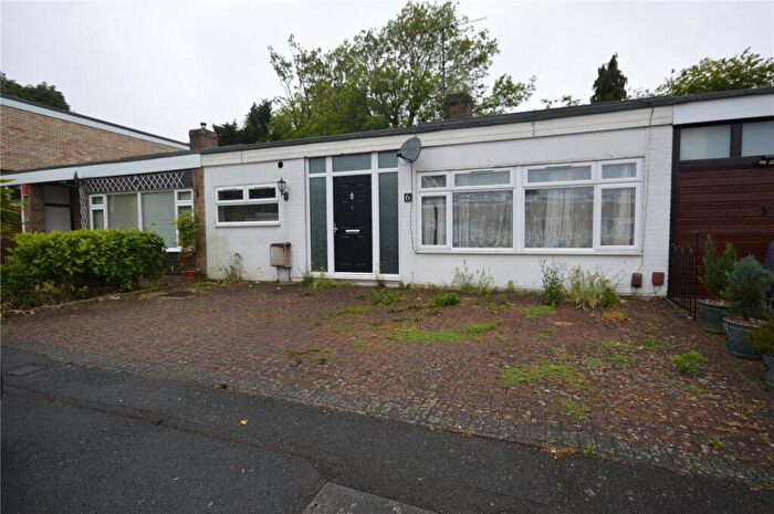 2 Bedroom Bungalow For Sale In Tintagel Close, Luton, Bedfordshire, LU3