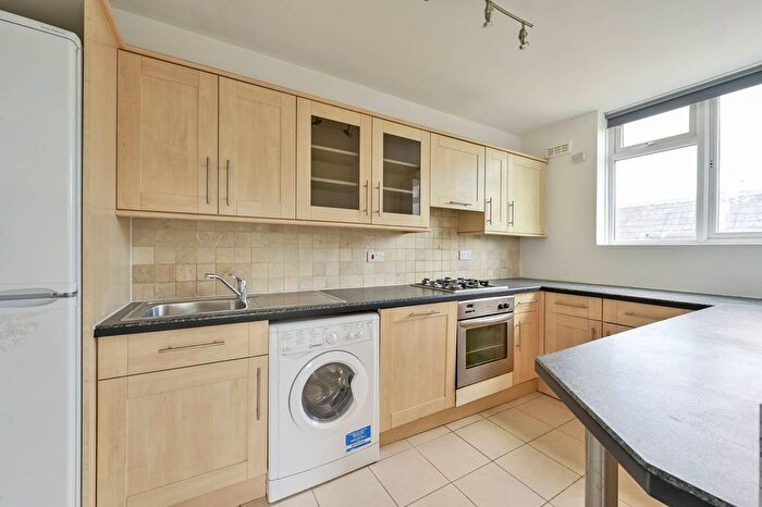 2 Bedroom Flat To Rent In Keswick Road, East Putney, London, SW15