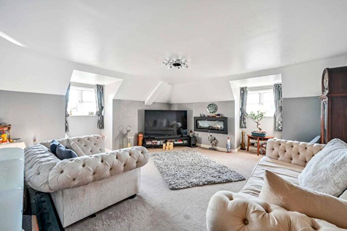 2 Bedroom Flat For Sale In Heathside Road, Woking, GU22