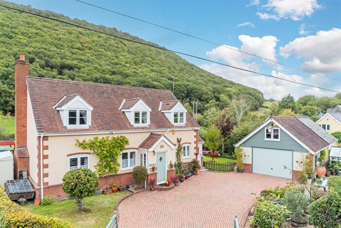4 Bedroom Detached House For Sale In Chapel Lawn, Bucknell, SY7