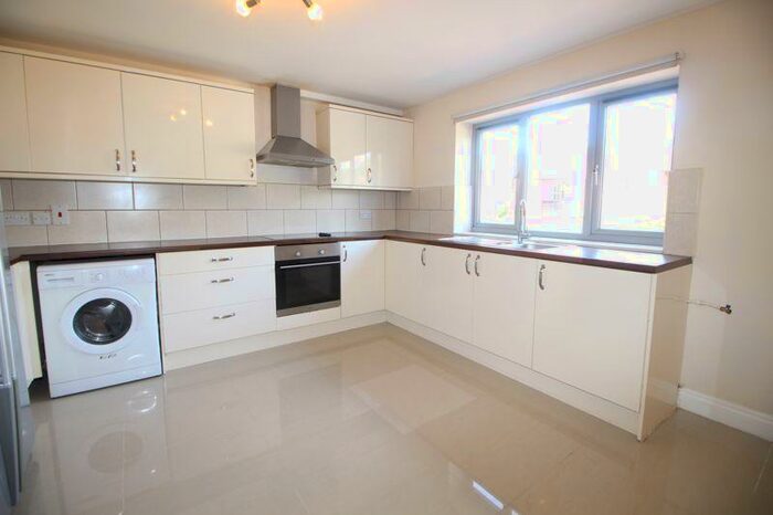 3 Bedroom Terraced House To Rent In London Road, High Wycombe, HP11