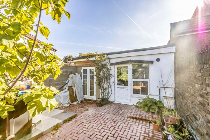 2 Bedroom Maisonette To Rent In Ladywood Road, Surbiton, KT6