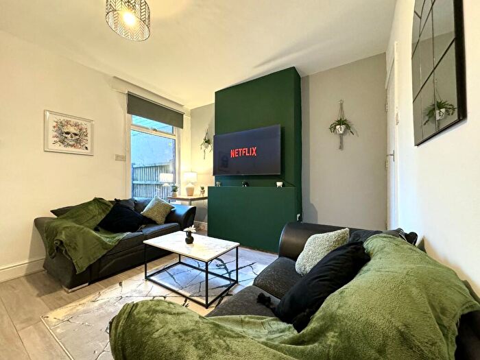 4 Bedroom House To Rent In Heeley Road (D), Selly Oak, Birmingham, West Midlands, B29