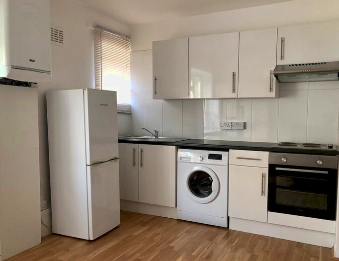 Studio To Rent In Tollington Park, Finsbury Park N4