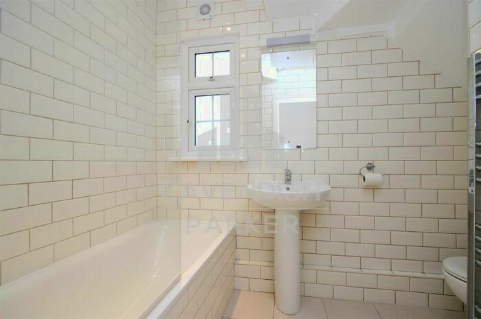 1 Bedroom Flat To Rent In Greenfield Gardens, Cricklewood, London, NW2
