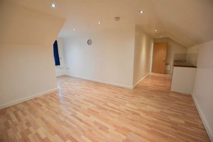 1 Bedroom Flat To Rent In Markfield Court, Leicester, LE4