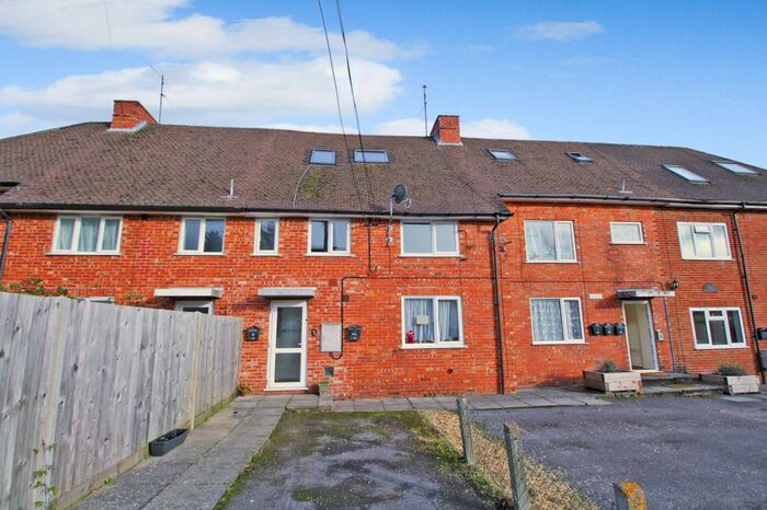 2 Bedroom Maisonette To Rent In Edward Road, Alton, GU34