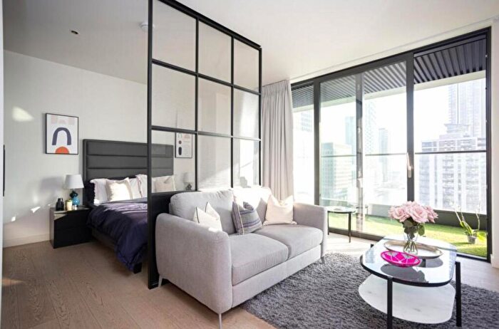 Apartment To Rent In Wardian, Canary Wharf, E14