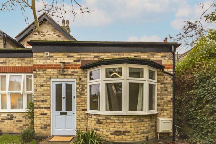 2 Bedroom Flat To Rent In Queens Road, Hampton, TW12