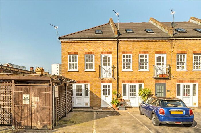 2 Bedroom Flat For Sale In Bramshaw Road, London, E9