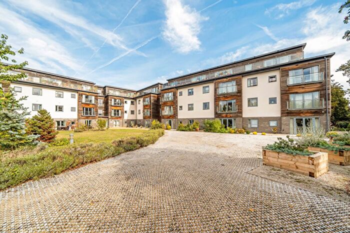 2 Bedroom Flat For Sale In Buttercross Lane, Witney, OX28
