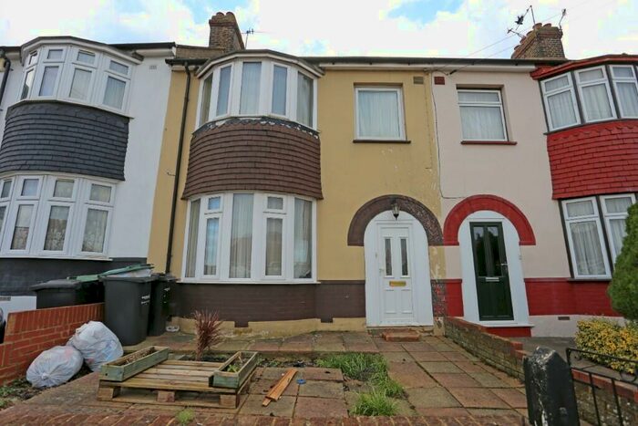 3 Bedroom Terraced House To Rent In Bellman Avenue, Gravesend, Kent, DA12