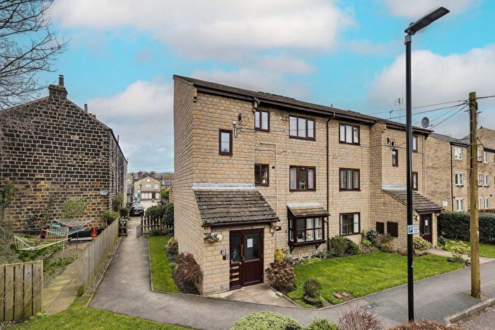 2 Bedroom Flat To Rent In Kerry Garth, Horsforth, Leeds, West Yorkshire, LS18