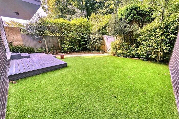 2 Bedroom Flat For Sale In Bournemouth, BH2