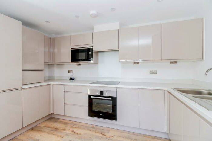 2 Bedroom Apartment To Rent In Banbury Road, Kidlington, OX5