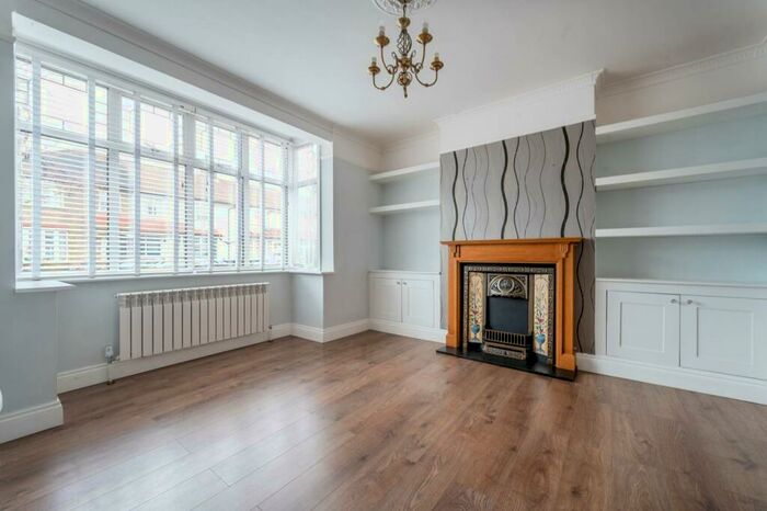 4 Bedroom House To Rent In Lammas Avenue, Mitcham, CR4