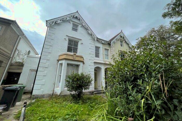 3 Bedroom Flat To Rent In Oakfield Street, Caerdydd, CF24