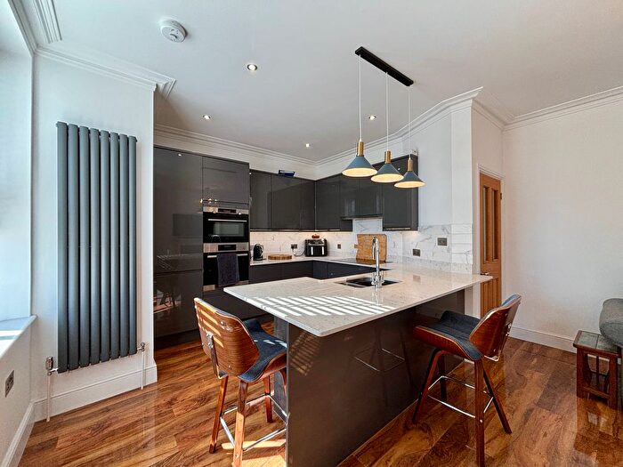 2 Bedroom Flat To Rent In Croydon Road, Beckenham, BR3