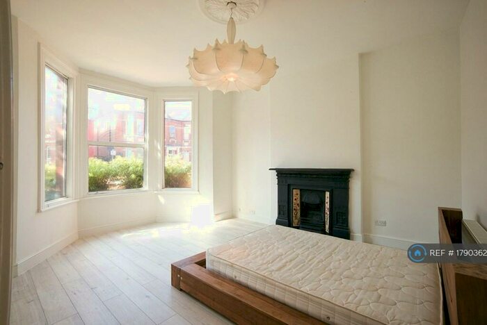 3 Bedroom Flat To Rent In Ebbsfleet Road, London, NW2