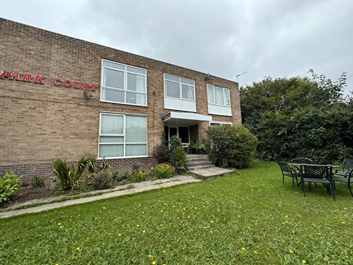 3 Bedroom Flat To Rent In Park Court, Ring Road, Leeds, West Yorkshire, LS16