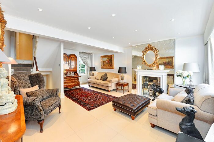 3 Bedroom Town House To Rent In Knox Street, London, W1H