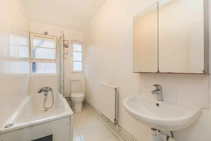 1 Bedroom Flat To Rent In Siddons Court, Covent Garden, London, WC2E