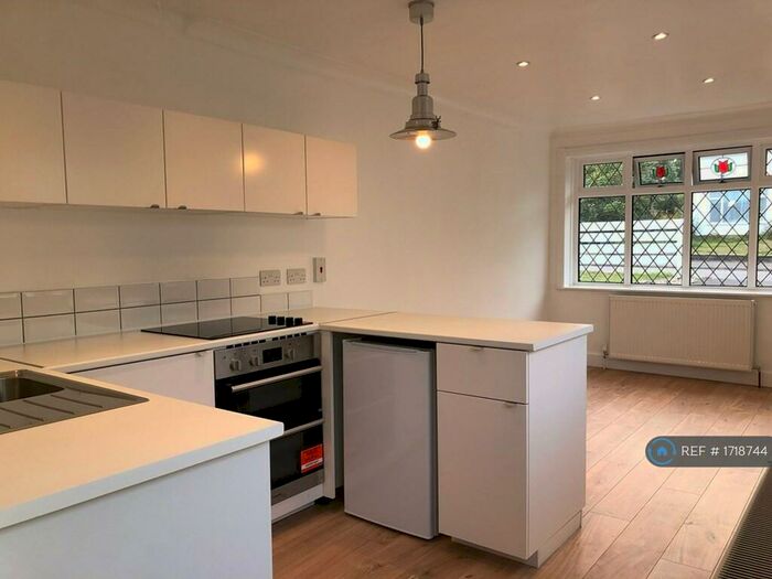 Studio To Rent In Middlehill Drive, Wimborne, BH21