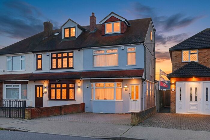 3 Bedroom Semi Detached House For Sale In Harrow Crescent, Romford, RM3