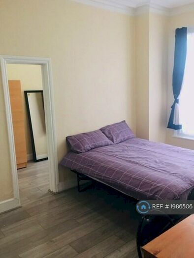 Studio To Rent In Belmont Road, London, N15