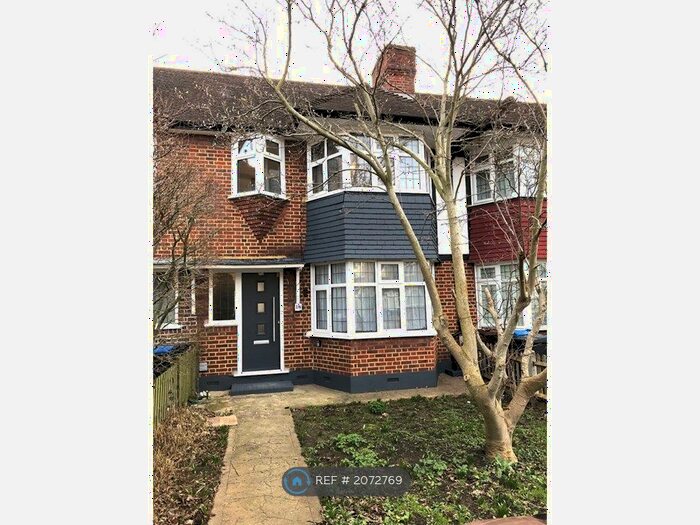 3 Bedroom Terraced House To Rent In Links Avenue, Morden, SM4