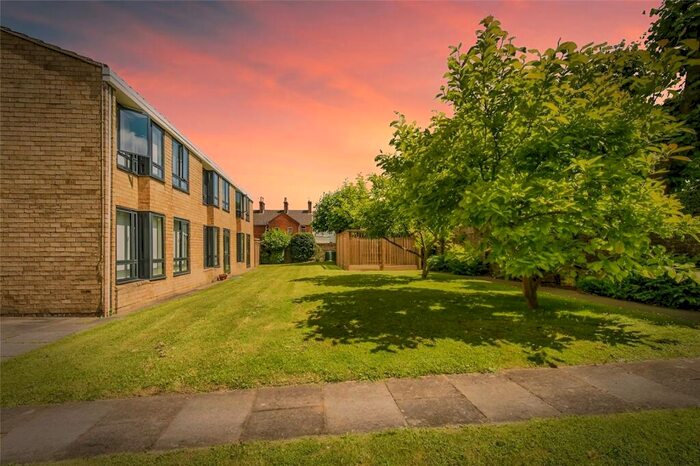 1 Bedroom Flat To Rent In Newton Road, Faversham, Kent, ME13