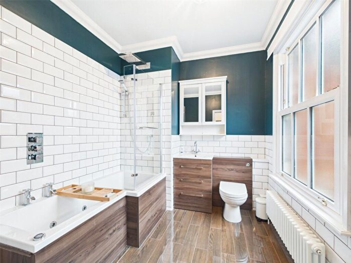 4 Bedroom End Of Terrace House For Sale In Market Hill, Rothwell, Northants, NN14