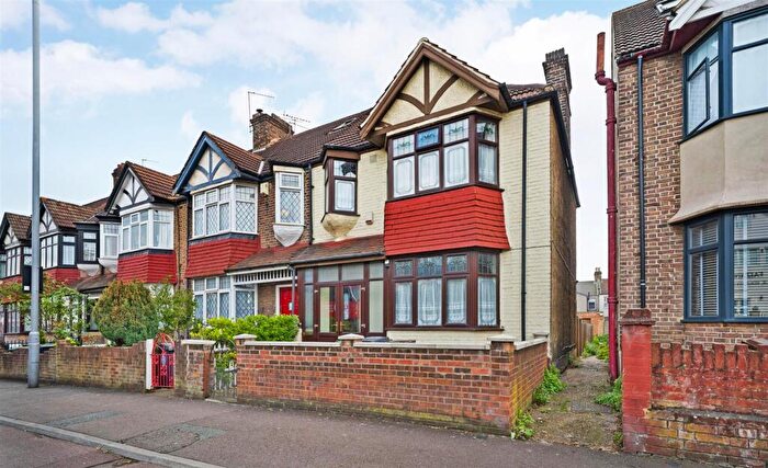 5 Bedroom Semi Detached House For Sale In Lea Bridge Road, Walthamstow, E17