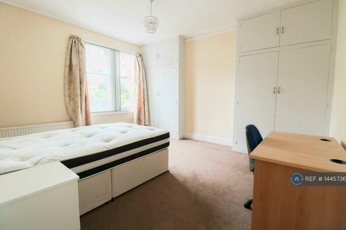 2 Bedroom Flat To Rent In South Knighton Road, Leicester, LE2
