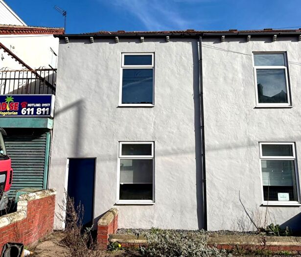 2 Bedroom Terraced House For Sale In Wakefield Road, Kinsley, Pontefract, WF9