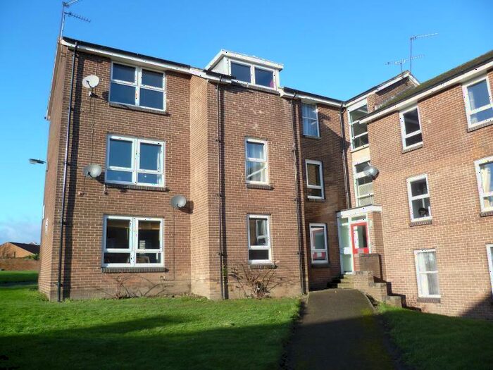 3 Bedroom Flat To Rent In Hazlebarrow Crescent, Jordanthorpe, Sheffield, S8