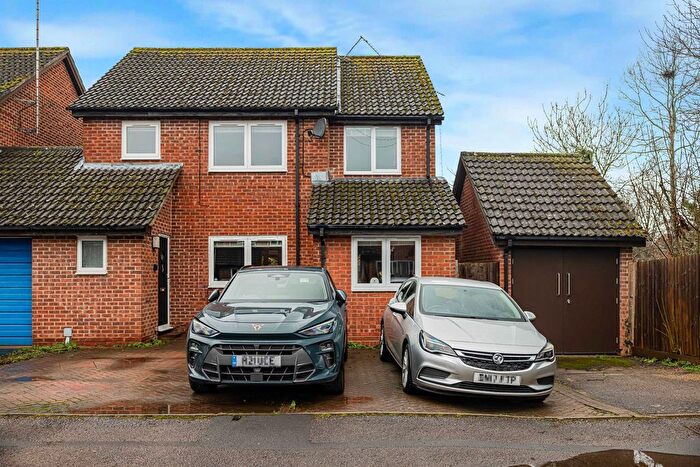 5 Bedroom Link Detached House For Sale In Southcourt Close, Cheltenham, GL53